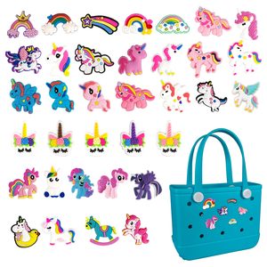 Abalorios con letras deportivas para bolsos Bogg: Fútbol, Béisbol, Sóftbol, Baloncesto, Fútbol Americano, Voleibol – Insertos para decoración de bolsos de playa - Product Image 6