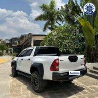 Kit de mise à niveau GR Sport Style : Calandre avant, extensions d'ailes larges, et ensemble de phares avant et arrière pour Hilux Revo 2015-2020