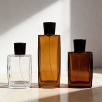 Flacon pulvérisateur carré en verre de 50 ml et 100 ml avec logo personnalisé et design givré pour emballage cosmétique quotidien et utilisation d'huiles essentielles