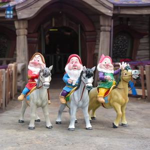 Figurines en fibre de verre <span class=keywords><strong>Blanche</strong></span>-<span class=keywords><strong>Neige</strong></span> <span class=keywords><strong>et</strong></span> <span class=keywords><strong>les</strong></span> <span class=keywords><strong>Sept</strong></span> <span class=keywords><strong>Nains</strong></span> pour l'extérieur, sculptures de personnages de dessins animés pour aménagement paysager de jardin pour Noël - Product Image 2