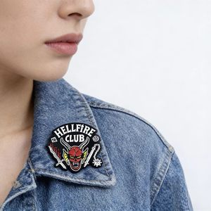 Épinglette en émail vintage <span class=keywords><strong>Hellfire</strong></span> <span class=keywords><strong>Club</strong></span> Demon Head, broche rétro style D&D, épinglette unique pour collectionneurs et cosplayers - Product Image 1