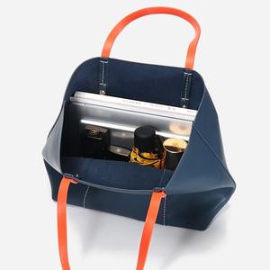 Sac fourre-tout en cuir véritable pour femme de haute qualité, personnalisable avec logo, design élégant et fermeture ouverte - Product Image 5