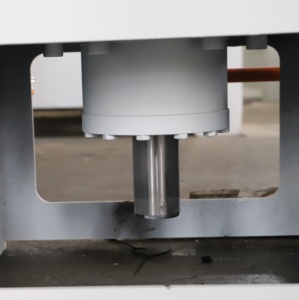 <span class=keywords><strong>Presse</strong></span> hydraulique compacte à trois poutres et quatre colonnes personnalisable de 150 tonnes - Product Image 5