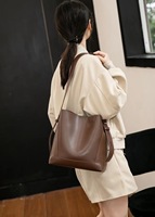 Sac Seau en Cuir Véritable Personnalisable avec Logo, Vente en Gros Usine, Sac à Bandoulière Portable, Motif Bonbons, Chaînes, 6 Pouces