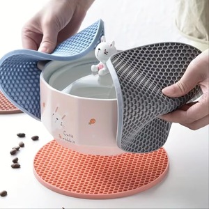 18cm <b>Table</b> Mat Tool Kitchen Silicone Tableware Mat, Round Anti Slip and Heat-resistant Coffee Cup Coaster, Pot Holder - Product Image 2