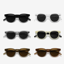 Occhiali <span class=keywords><strong>da</strong></span> <span class=keywords><strong>Sole</strong></span> Polarizzati TAC Rotondi Vintage Unisex Stile Coreano con <span class=keywords><strong>Lenti</strong></span> <span class=keywords><strong>Grigie</strong></span> Polarizzate e Montatura in TR90 - Product Image 2