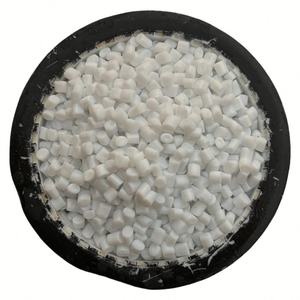 Vente en gros de bouteilles d'eau en résine PET blanche transparente de qualité maître lot matériau vierge film plastique flocons PET de qualité - Product Image 4