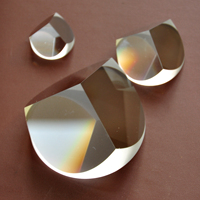 Rétroréflecteurs personnalisés prisme de cube d'angle en verre optique pour équipement de station totale