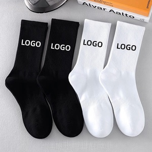 Calcetines Deportivos Casuales Unisex de Algodón Premium con Logo Personalizado al por Mayor <span class=keywords><strong>JINGOU</strong></span> 2026, Calcetines de Marca Streetwear - Product Image 1