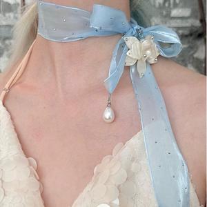 Collar tipo gargantilla con forma de flor y colgante de perlas de imitación, joyería de fiesta para mujer, material de aleación - Product Image 2