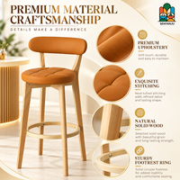 Tabouret de bar en bois massif de style scandinave moderne avec siège rembourré capitonné, dossier en forme de pilule et anneau de repose-pieds