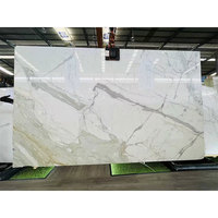 Dalles de marbre blanc d'Italie polies, garantie 1 an, pour décoration de hall d'hôtel, comptoirs et crédences, Calcutta Oro, Calcutta Vagli, grandes dalles