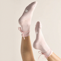 Chaussettes de Pilates antidérapantes en coton avec logo personnalisé et nœud, design écologique pour l'automne, idéales pour le sport et les événements d'entreprise