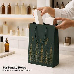 Bolsa de Regalo Mini Navideña de Papel Verde con Diseño de Árbol en Lámina Dorada, Asas Retorcidas, Embalaje Ecológico para Regalos - Product Image 3