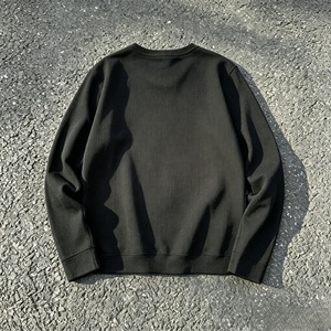 เสื้อเชิ้ตแขนยาวถักสีดำสำหรับผู้ชาย แบบเฮนลีย์ ติดกระดุม ปิดด้วยกระดุม สีพื้นลำลอง - Product Image 3