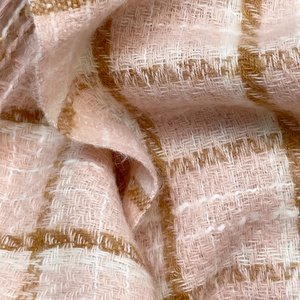 ผ้าพัน<span class=keywords><strong>ค</strong></span>อไหมพ<span class=keywords><strong>ร</strong></span>มลายสก็อตพิมพ์โลโก้แบบใหม่ ผ้าพัน<span class=keywords><strong>ค</strong></span>อโพลีเอสเตอ<span class=keywords><strong>ร</strong></span>์อุ่นๆ ทอแบบอิตาลี ผ้าพัน<span class=keywords><strong>ค</strong></span>อผู้หญิงลายตา<span class=keywords><strong>ร</strong></span>างสำหรับฤดูหนาว ผ้าคลุมไหล่ผู้หญิง - Product Image 4