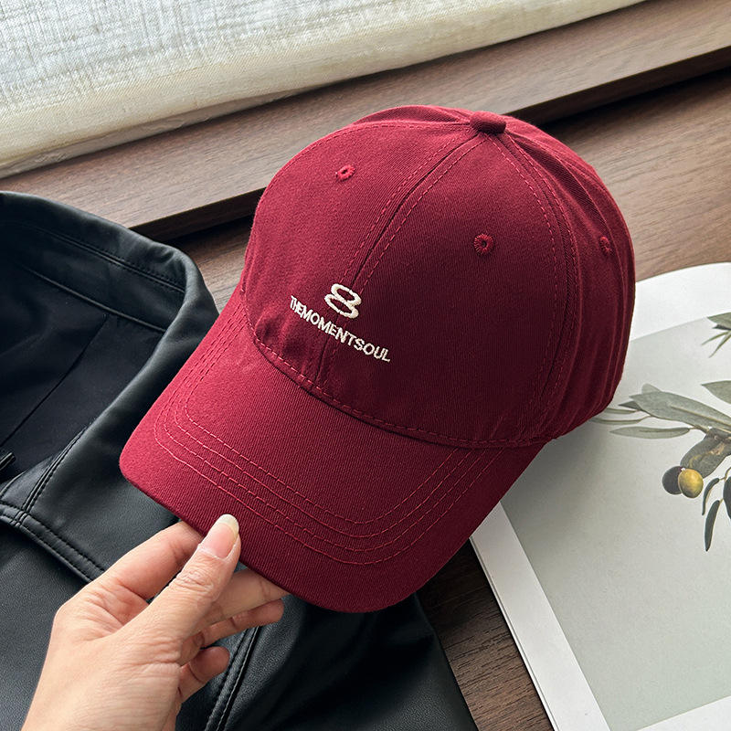 สีแดงเข้ม