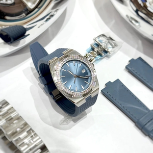 Montre mécanique automatique élégante bleu clair avec lunette sertie de diamants et de moissanite, haut de gamme pour les occasions professionnelles et décontractées - Product Image 3