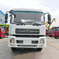 Grue sur châssis de camion Dongfeng 6x4, 12 tonnes, flèche à cinq sections, équipement de levage pour la construction de ponts et de routes.
