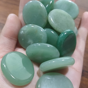 Logo personnalisé, soulagement de l'<span class=keywords><strong>anxiété</strong></span>, Agate, Jade, cristal naturel, <span class=keywords><strong>pierre</strong></span> de poche ovale, <span class=keywords><strong>pierre</strong></span> d'inquiétude plate pour support de téléphone - Product Image 4