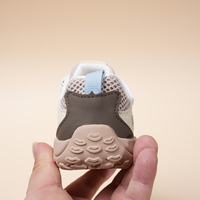 Vente en gros d'usine, chaussures en maille pour garçons et filles, lot économique, chaussures de sport en maille personnalisées, chaussures plates décontractées en maille pour petits enfants, baskets