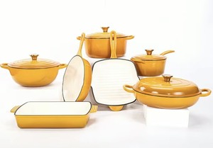 Ensemble de 11 pièces de batterie de cuisine en fonte de style nordique avec revêtement émaillé, comprenant un faitout, une cocotte, un plat à rôtir et une casserole à lait - Product Image 5