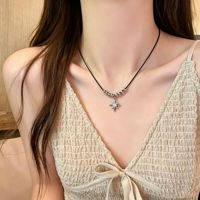 Chaîne de cou en corde style choker, en cuir noir et fil, avec étoile à huit branches en zircon, au design élégant et sportif, haut de gamme, résistante à la décoloration, pour usage quotidien et style de niche.