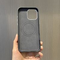 YUBO cuir nouveau Design luxe en cuir véritable étui de téléphone portable pour iPhone 16 15 Pro Max avec cadre de caméra en métal et touches latérales