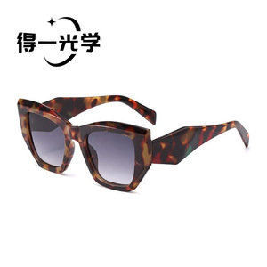 Gafas de sol con estampado de leopardo para mujer, protección UV400, montura de PC, tipo 3, cómodas - Product Image 1