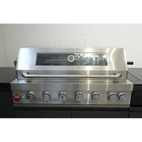 Barbecue à gaz extérieur moderne haut de gamme pour toute la famille avec 6 brûleurs, zone de cuisson, étagères pliables et allumage rapide, armoire extérieure