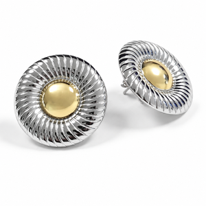 Boucles d'oreilles clous bicolores éclatantes pour femme, en acier inoxydable avec centre bombé plaqué or 14K sous vide, finition argentée sculptée - Product Image 1