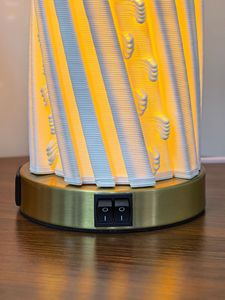 Lámpara de Mesa LED de Madera Contemporánea con Pantalla con Diseño de Hojas, Control Táctil, Regulable, Base en Forma de Hongo Iluminada para Dormitorio - Product Image 3