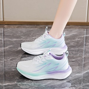 Zapatillas deportivas transpirables de verano para estudiantes con absorción de impactos, calzado deportivo para mujer, nuevo estilo 2026, suela ligera y acolchada - Product Image 3