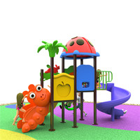 Aire de jeux pour enfants, aire de jeux publique extérieure, petites aires de jeux, toboggans, espace de jeux pour enfants, aire de jeux extérieure