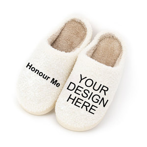 Pantoufles <span class=keywords><strong>de</strong></span> Noël personnalisées en peluche, design sur mesure, <span class=keywords><strong>pas</strong></span> chères, disponibles, douces, motif Père Noël et pain d'épices, personnalisation pour la Saint-Valentin - Product Image 1