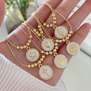 Collane LS-L6156 con Croce Smaltata Bianca e Disco Religioso, Collana con Pendenti a Forma di Stella e Cuore, Simboli Religiosi per Donne - Product Image 2