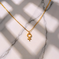 Collier symbole féminin en acier inoxydable plaqué or 18 carats Collier Vénus en cadeau pour elle