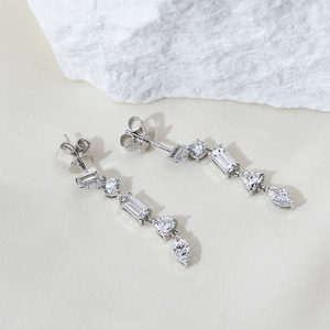 ต่างหูเพชรทรงแฟนซีทองคำขาว 9K รุ่น MSE-909 จาก Messi Jewelry สำหรับผู้หญิง - Product Image 2