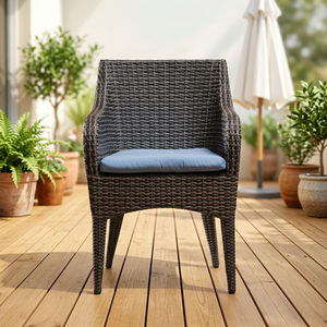 Chaise de jardin contemporaine en osier avec coussin bleu, pieds coniques, design minimaliste pour villa et parc, mobilier d'extérieur - Product Image 4
