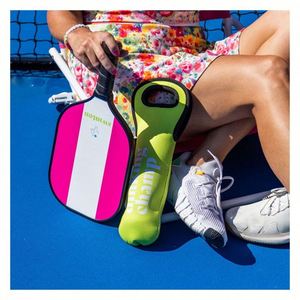 Manchon de bouteille de vin en néoprène personnalisable, équipement de pickleball personnalisé avec logos, couleurs ou motifs - Product Image 1