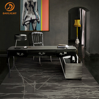 Bureau moderne de luxe noir avec tiroirs sculptés, poignées argentées, pieds courbés et armoire mobile – Table d'écriture haut de gamme pour bureau à domicile