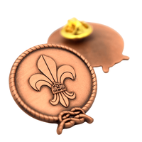 Badge de scout en bronze antique de haute qualité, motif iris (fleur), avec bordure en corde, en alliage de zinc, avec fermoir papillon au dos