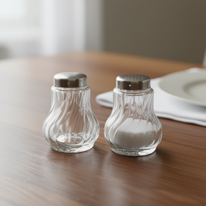 Ensemble de salière et poivrière 2 pièces en verre avec couvercles métalliques pour utilisation sur table - Product Image 3