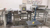 Détecteur de métaux industriel à bande transporteuse pour aliments surgelés et snacks à haute sensibilité, modèle professionnel MD300100 Juzhao en acier inoxydable 304