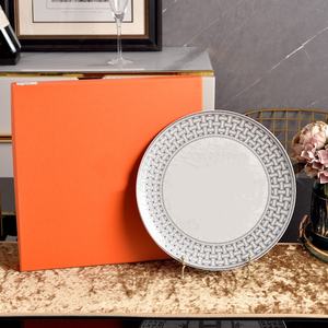 Ensemble d'assiettes en porcelaine de style européen moderne de 12 pouces avec motif de plantes et de fleurs, blanc, passe au lave-vaisselle, vaisselle pour les fêtes - Product Image 5