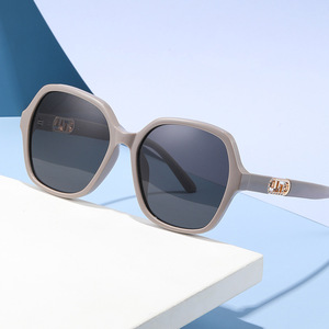 Gafas de Sol para Mujer Dl D7482, Lentes TAC UV400 Antideslumbrantes, Montura Grande, Gafas de Moda para Exteriores, Montura Dorada - Product Image 1