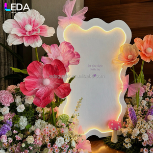 Décoration de scène pour fête d'anniversaire simple LEDA, toile de fond en acrylique blanc à bords festonnés, mur de fond LED pour mariage - Product Image 2