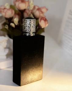 Eau de Parfum Unisex en Spray con Aroma Floral Frutal Fresco, Fórmula Ecológica de Larga Duración para Uso Diario, para Hombres y Mujeres - Product Image 2