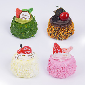Aimants de réfrigérateur en forme de mini-gâteaux au matcha simulés, décorations amusantes pour meubles et réfrigérateurs, desserts en mousse de crème et chocolat en mousse de mousse - Product Image 1