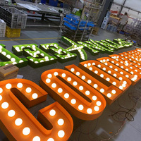 Letrero Luminoso LED Estilo Marquee Vintage, Letras del Alfabeto Retro, Decoración con Brillo Cálido Personalizable para Bar, Bodas, Fiestas y Hogar